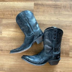 Ariat Womens distressed black boots Size 9